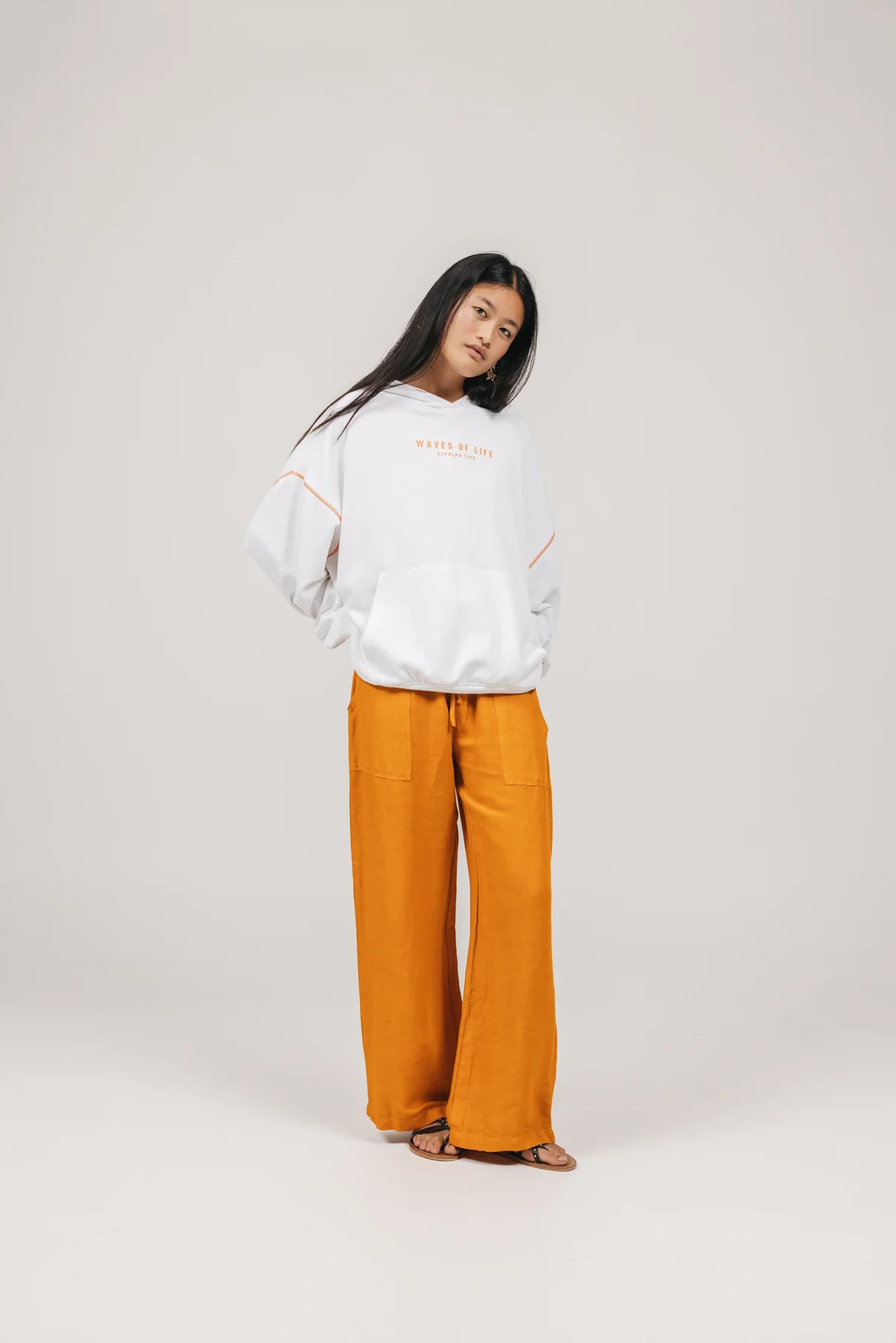 SUDADERA TEEN CAPUCHA WAVES OF LIFE BLANCO PURO - Image 3