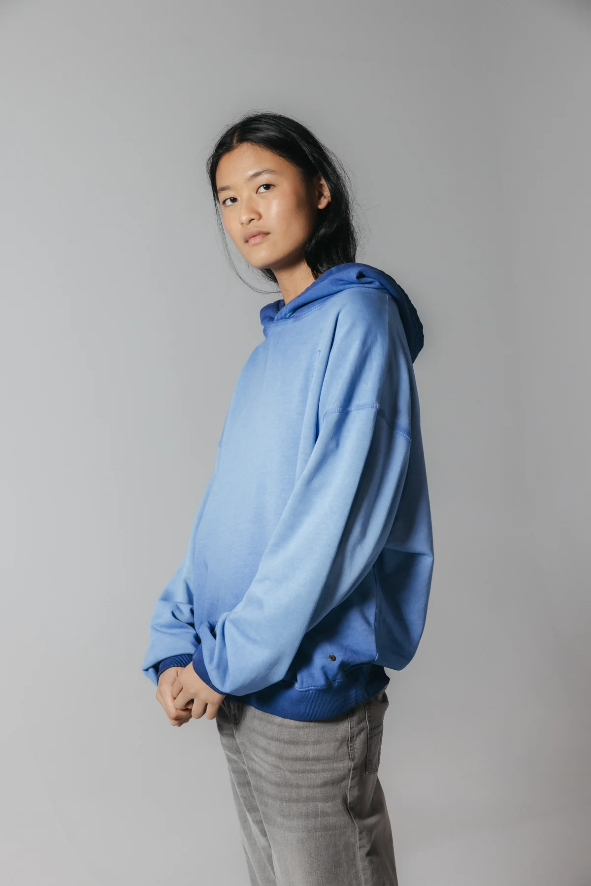 SUDADERA TEEN EFECTO DEGRADADO AZUL MARINO - Image 3