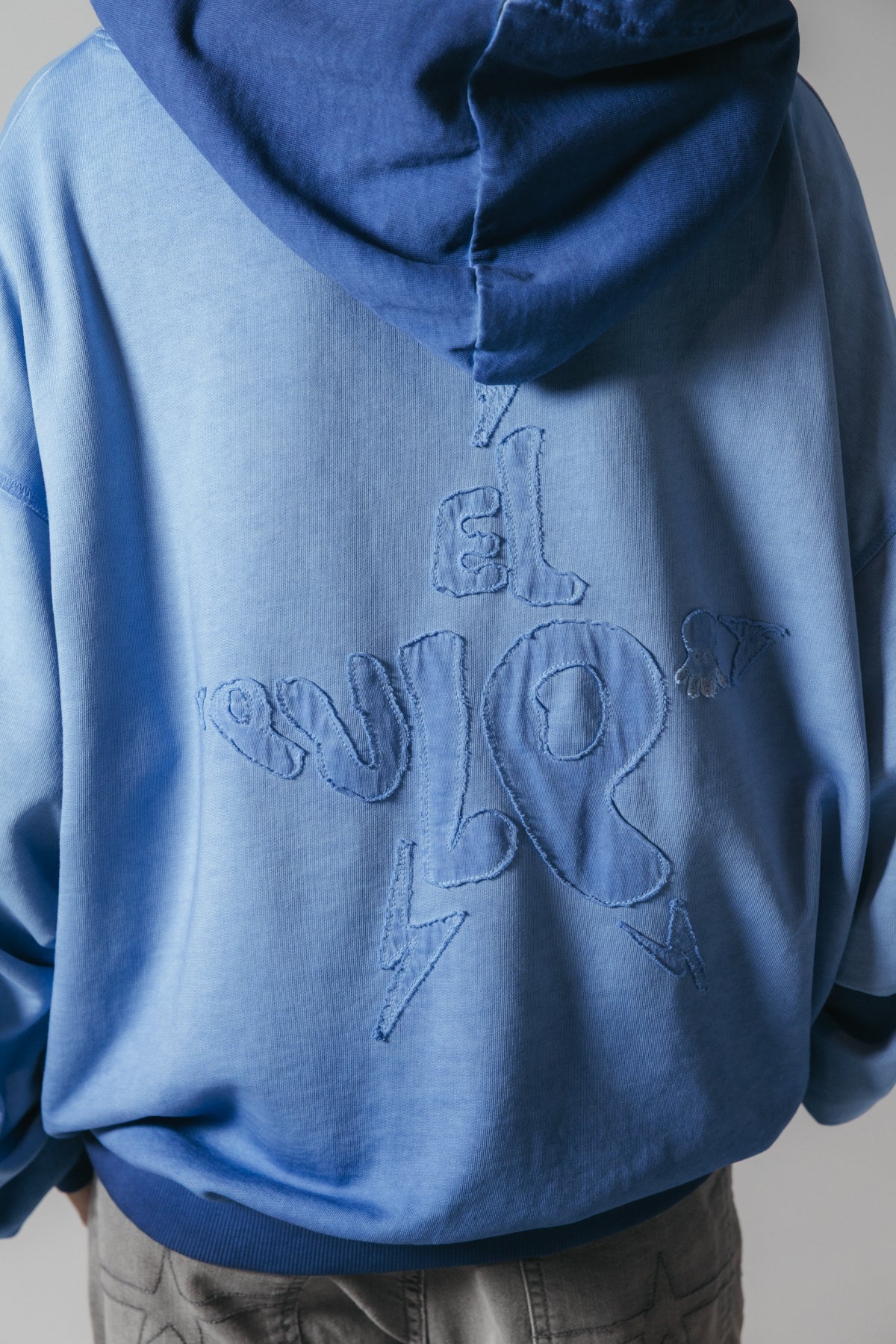 SUDADERA TEEN EFECTO DEGRADADO AZUL MARINO - Image 4