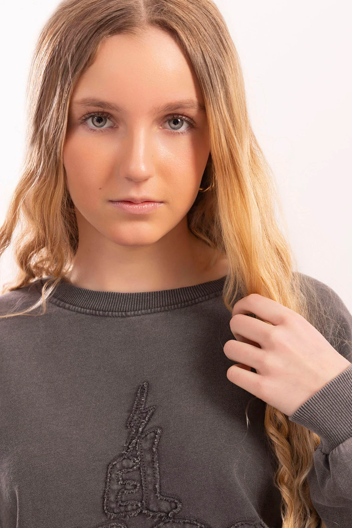 SUDADERA TEEN ESTRELLA DESGASTADA NEGRO DELAVÉ - Image 6