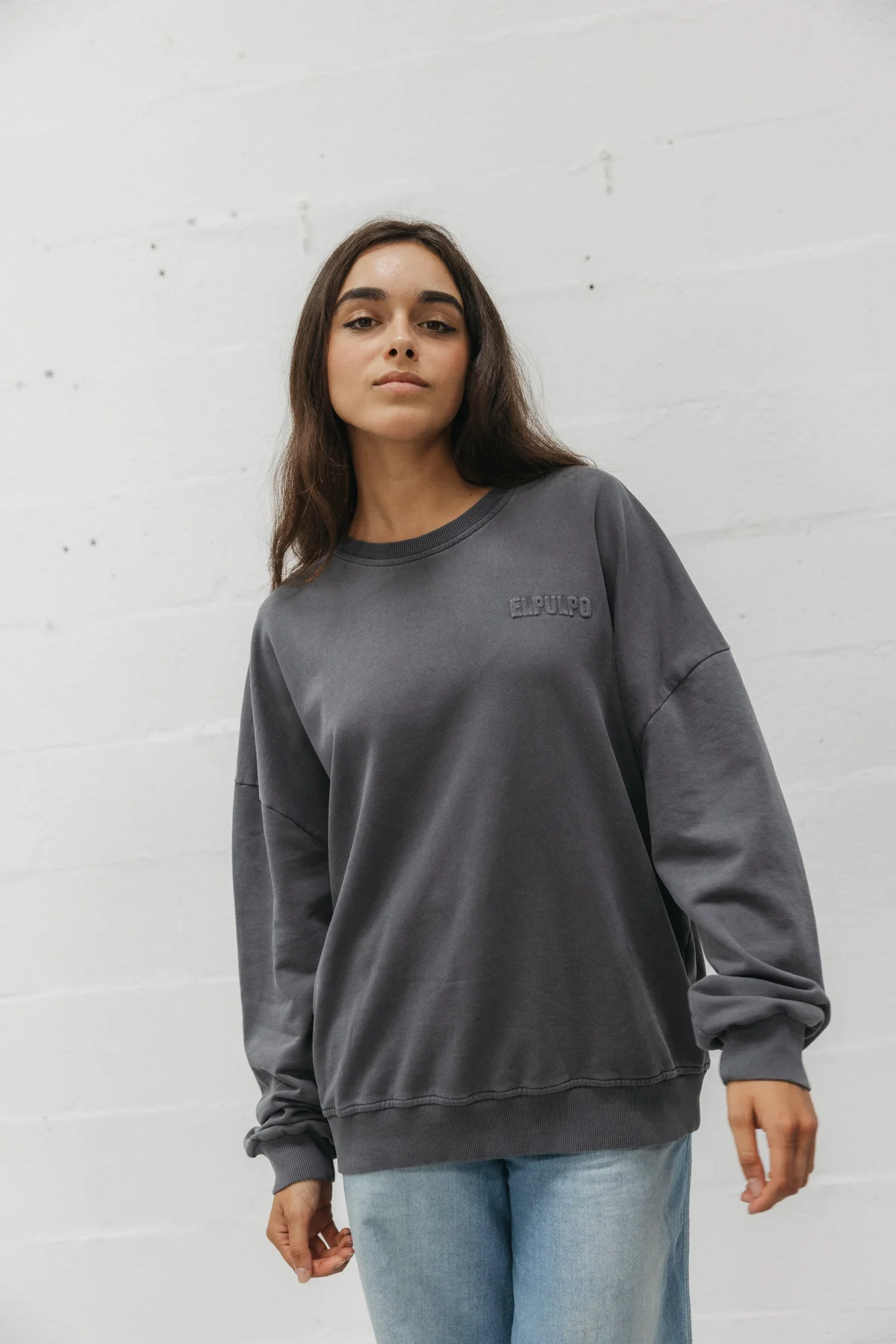 SUDADERA UNISEX ELPULPO ESSENTIALS ANTRACITA - Image 4