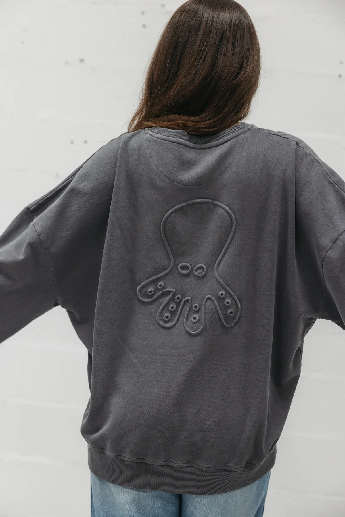 SUDADERA UNISEX ELPULPO ESSENTIALS ANTRACITA - Image 6