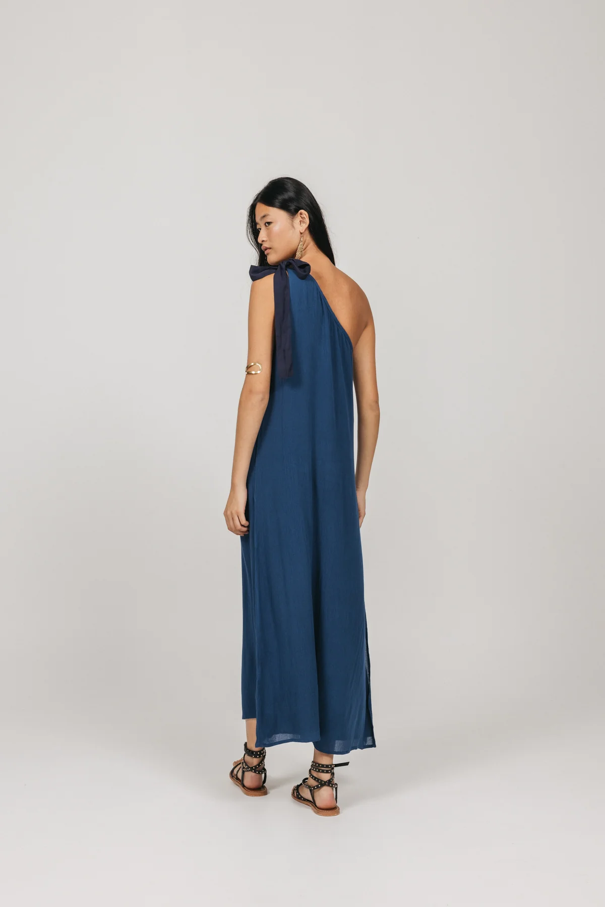 VESTIDO TEEN ASIMÉTRICO LAZO AZUL ROYAL - Image 5
