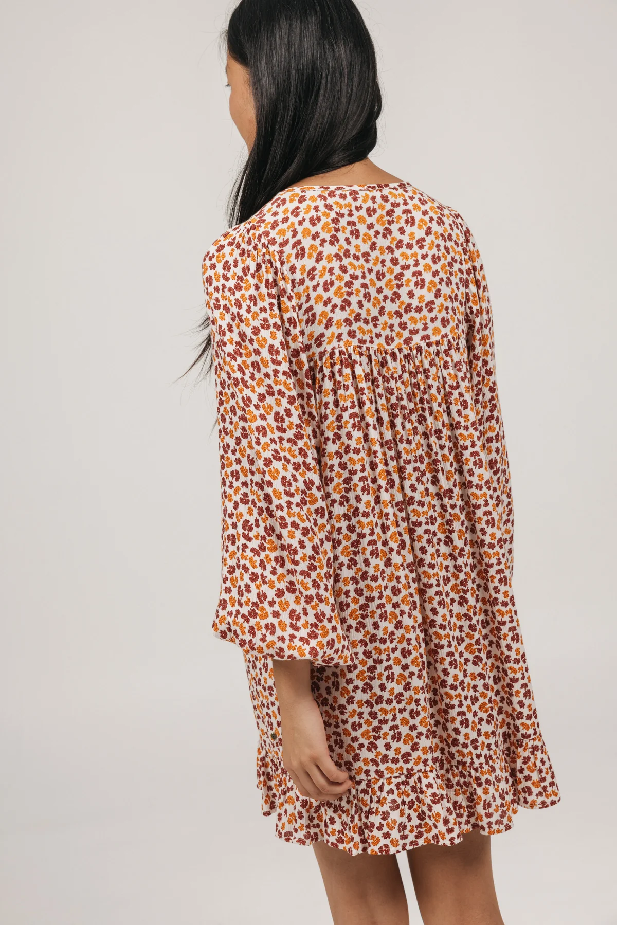 VESTIDO TEEN CORTO GOMAS ESTAMPADO FLORES BLANCO PURO - Image 5