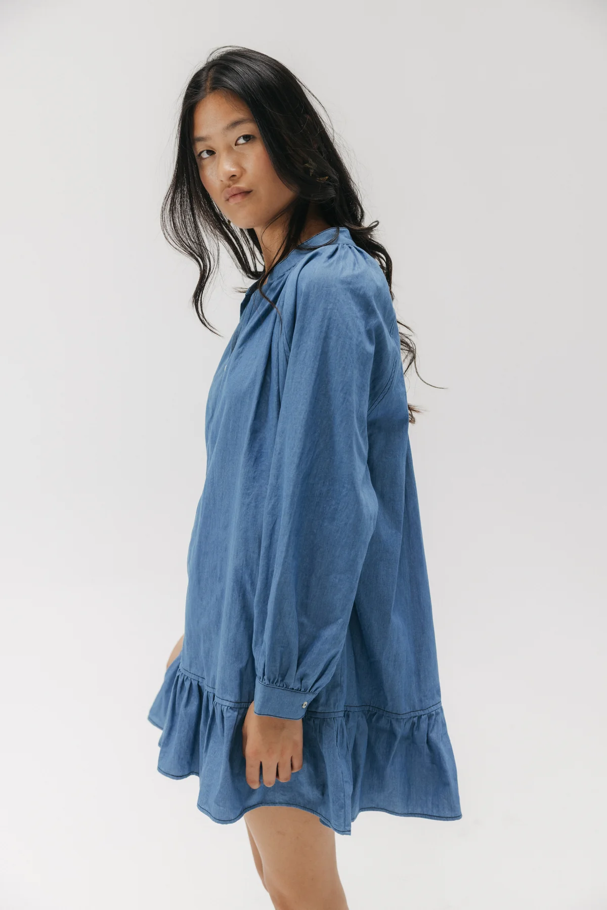 VESTIDO TEEN DENIM MANGA ABULLONADA AZUL CLARO - Image 4